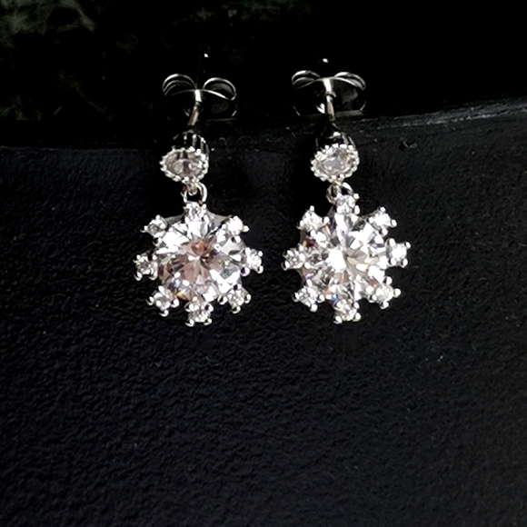 New CZ flower dangle stud earrings in Sterling Silver - Picture 1 of 5